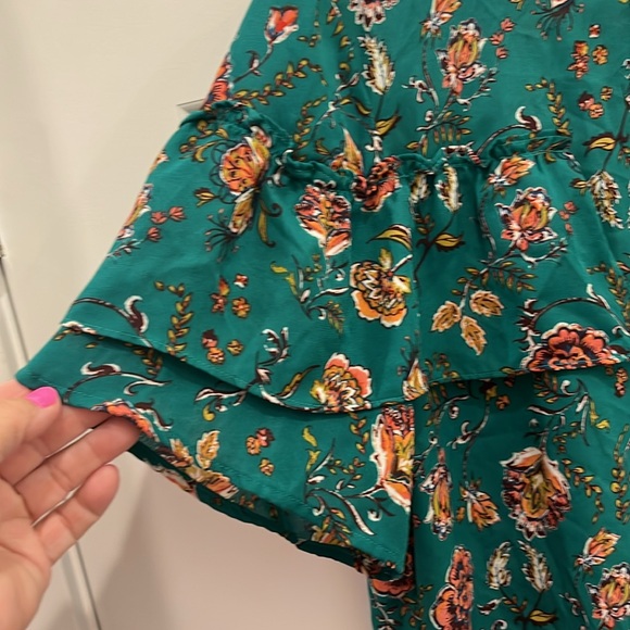 Xhilaration Women’s Green Ruffled Floral Blouse with Flutter Sleeves size XL - Picture 2 of 7